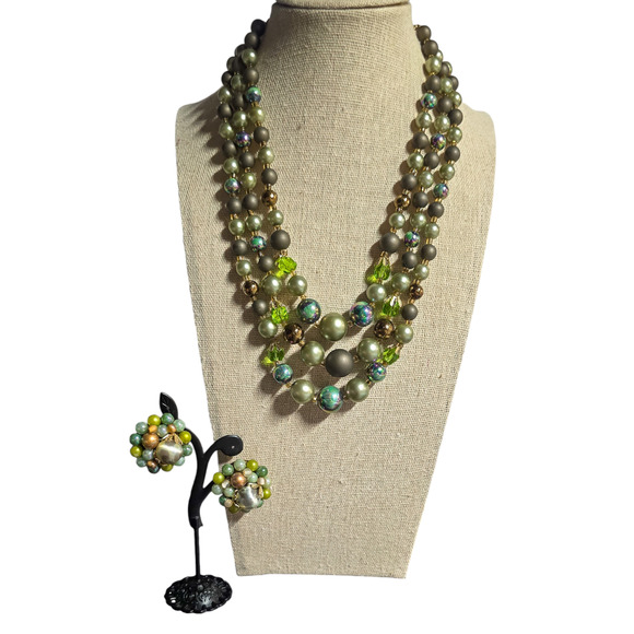 VINTAGE 3 strand iridescent bead & pearl necklace and matching clip on earrings - Picture 2 of 13